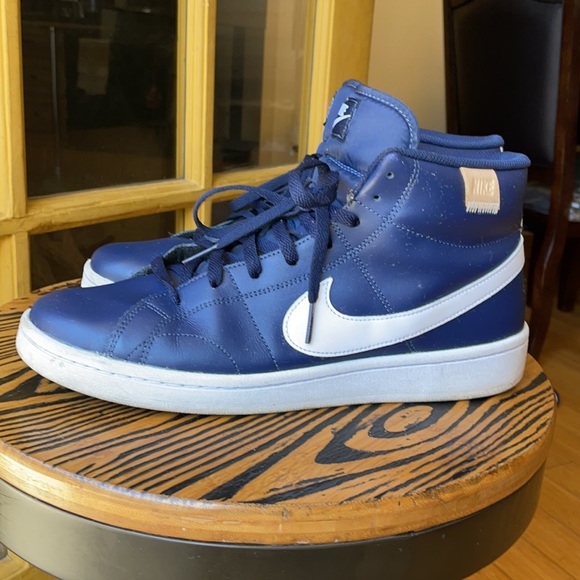 Nike - Picture 4 of 4